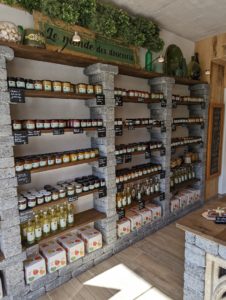 2076637504.1665420867287 226x300